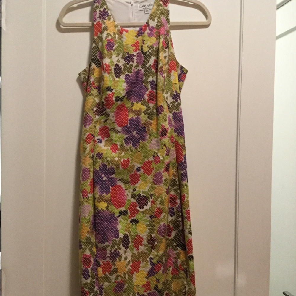 Dresses - Picture 2 of 5